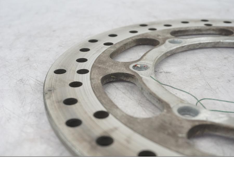 Vänster sida på Bromsskiva från en Kawasaki VN 1500 Classic Tourer -2001 motorcykel.