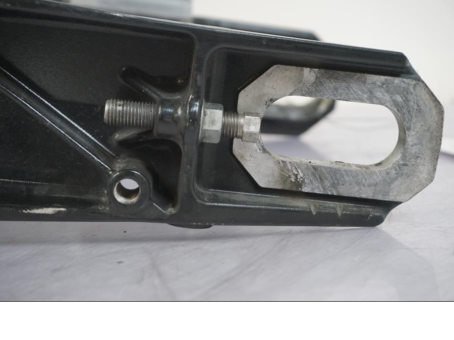 Snett uppifrån på Sving från en KTM 690 SM R -2009 motorcykel.