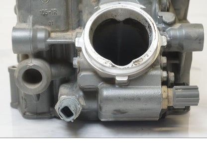 Snett uppifrån på Topplock från en KTM 1190 Adventure -2015 motorcykel.