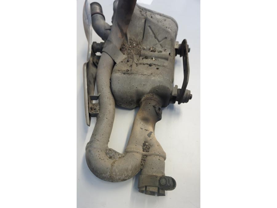 Snett uppifrån på Mellanburk från en Suzuki SFV 650 A Gladius -2012 motorcykel.