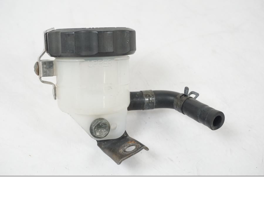 Framsidan på Bromsvätskebehållare från en Suzuki SV 650 S -2005 motorcykel.