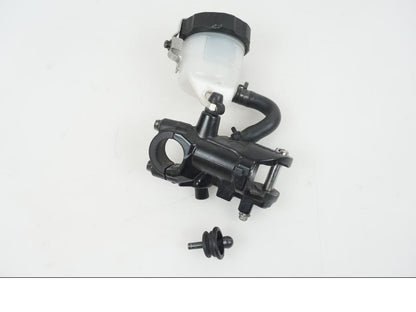 Framsidan på Bromshuvudcylinder från en Suzuki GSX-R 750 -2009 motorcykel.