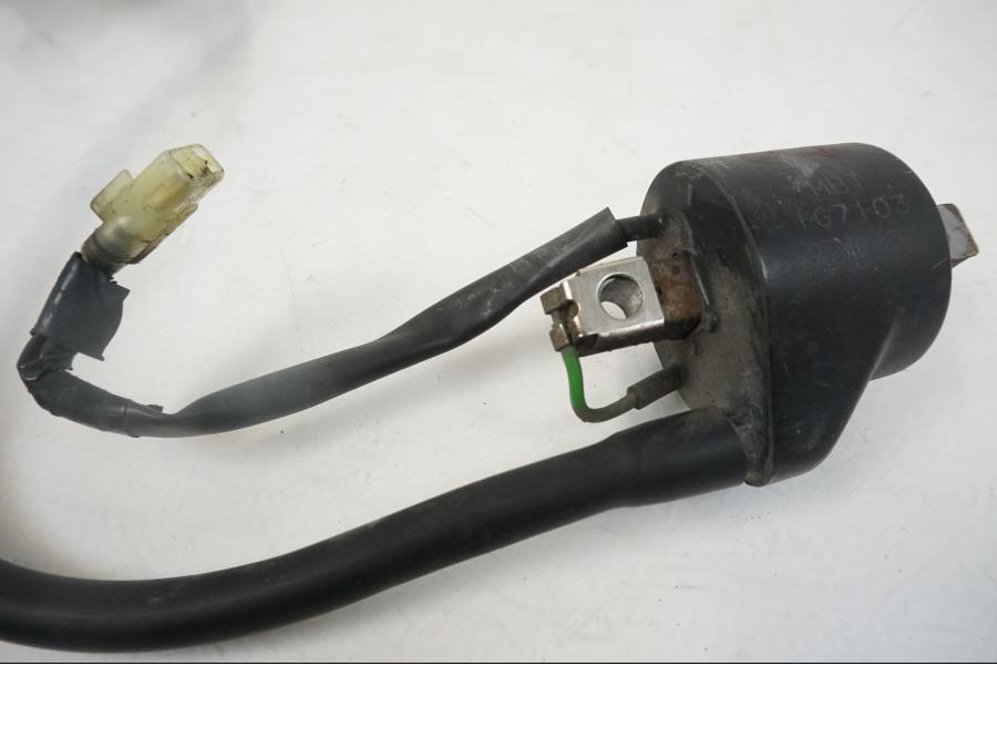 Baksidan på Tändspole från en Honda XL 1000 V -2008 motorcykel.