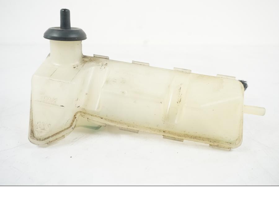 Framsidan på Vattenexpansionskärl från en BMW F 650 CS -2002 motorcykel.