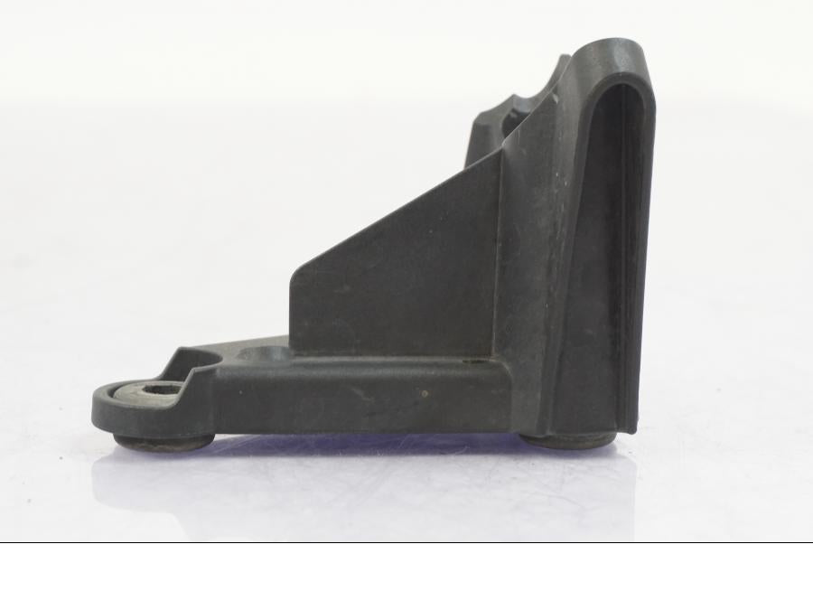 Höger sida på Instrumentpanelsfäste från en BMW R 1200 GS -2005 motorcykel.