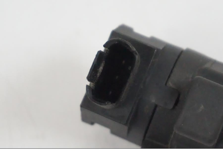 Vänster sida på Tändspole från en BMW F 650 CS -2002 motorcykel.