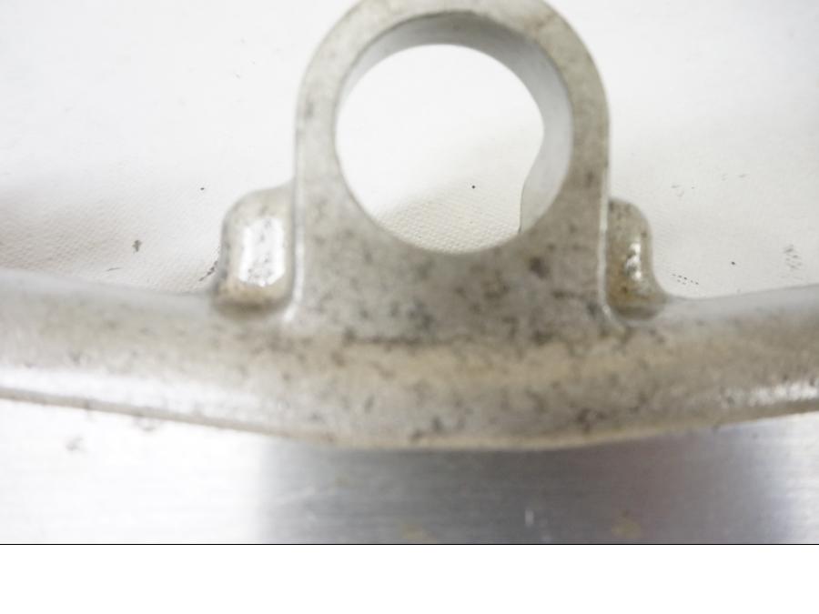 Vänster sida på Gaffelkrona från en Honda CBR 900 RR -1997 motorcykel.