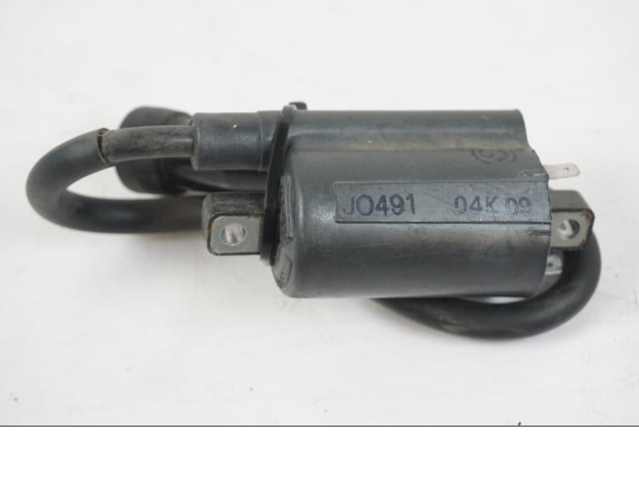 Höger sida på Tändspole från en Suzuki VZR 1800 -2009 motorcykel.