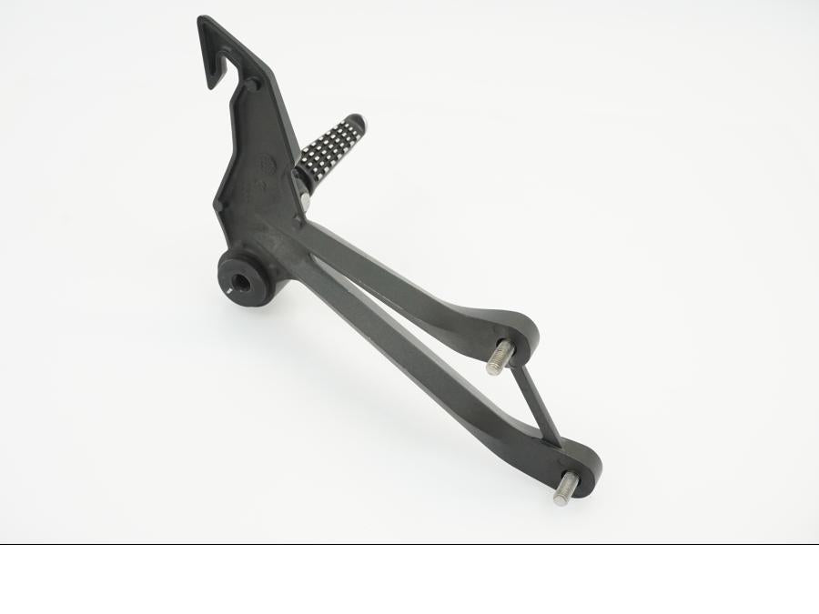 Vänster sida på Fotpinne från en Kawasaki Z 1000 -2014 motorcykel.