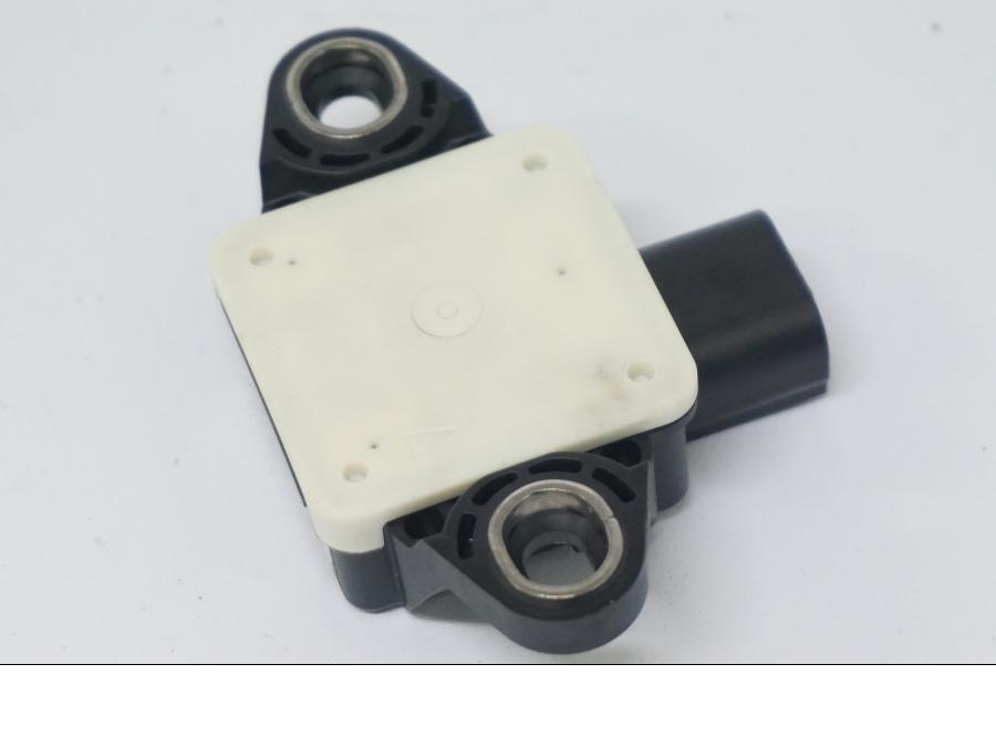 Snett nerifrån på Speed sensor från en BMW R 1250 GS -2022 motorcykel.