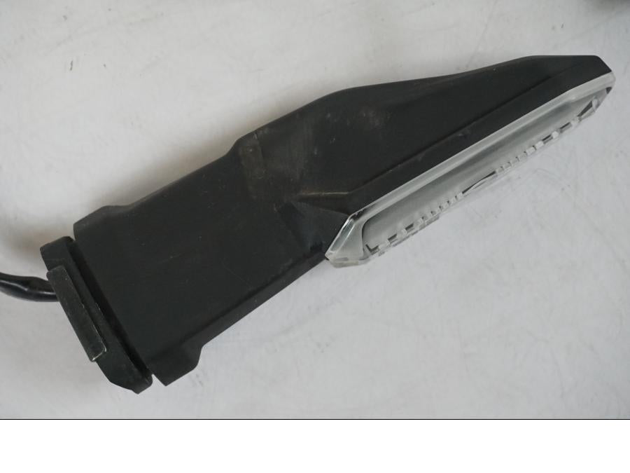 Höger sida på Blinkers LED från en Kawasaki Z 900 -2021 motorcykel.