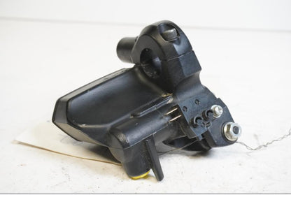 Höger sida på Bromshuvudcylinder från en Kawasaki ER-6N -2014 motorcykel.