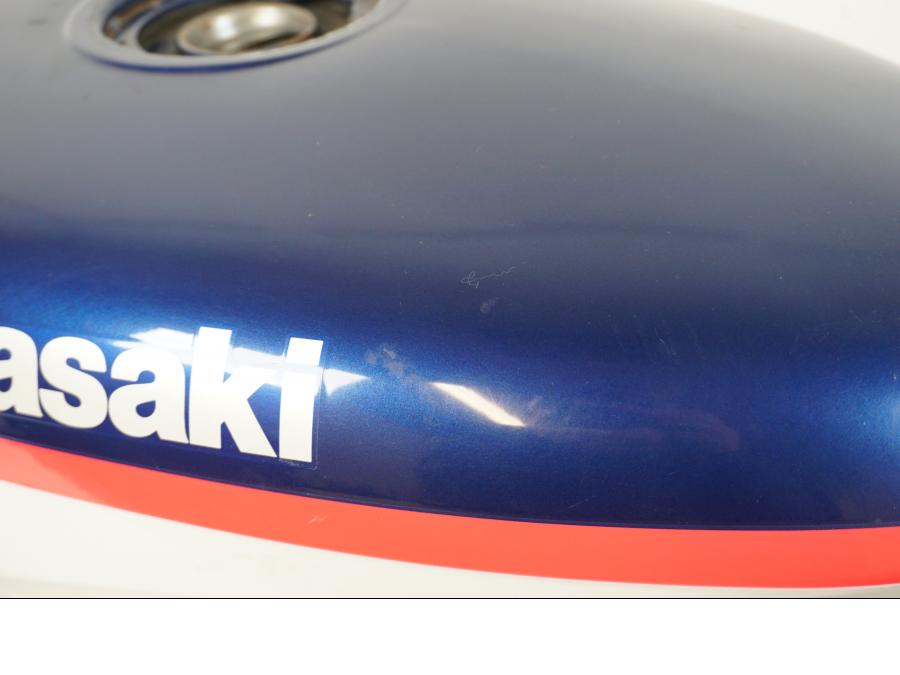 Extrabild1 på Bensintank från en Kawasaki GPZ 500 S -1992 motorcykel.