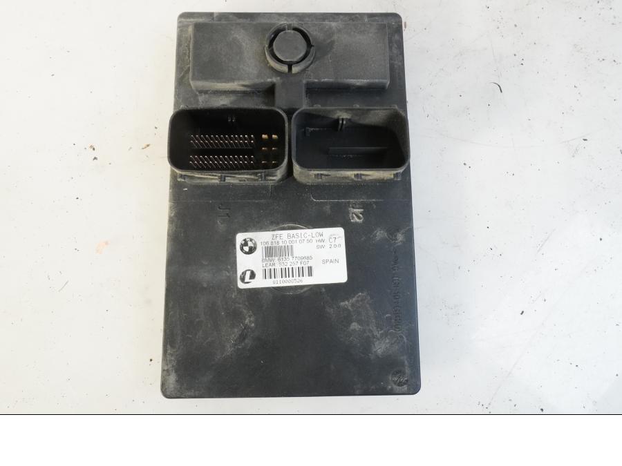 Framsidan på ZFE styrbox från en BMW F 800 GS -2008 motorcykel.