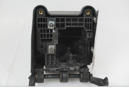 Höger sida på Batterihållare från en Ducati Monster 1200 -2016 motorcykel.