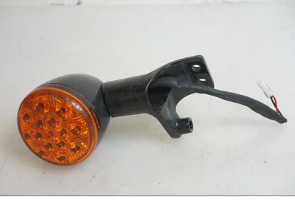 Framsidan på Blinkers LED från en Indian Chieftain Dark Horse -2019 motorcykel.