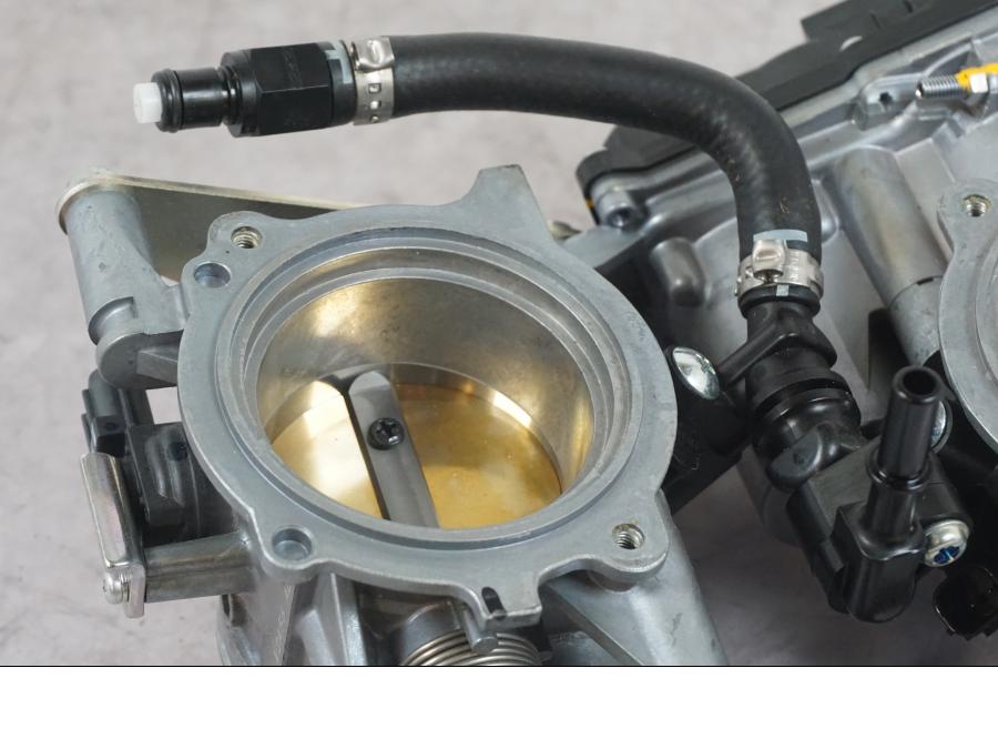 Baksidan på Spjällhus från en KTM 1290 Super Duke R -2022 motorcykel.