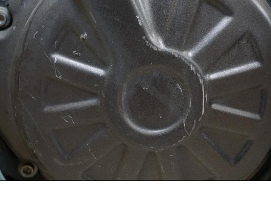 Extrabild3 på <p>Motor från Yamaha XT 1200 Z ABS 2011.</p>

<p>Uppstartad och varmkörd utan anmärkningar.</p>

<p>Finns mindre slitage av lack, repor och ärgat se bilder.</p>

<p>Motornummer: P401E-008770.</p>

<p>Effekt: 80kw / 108hk.</p>

<p>Miltal: 2449 Mil.</p>

<p>Laddar: 14,2V.</p> motorcykel.