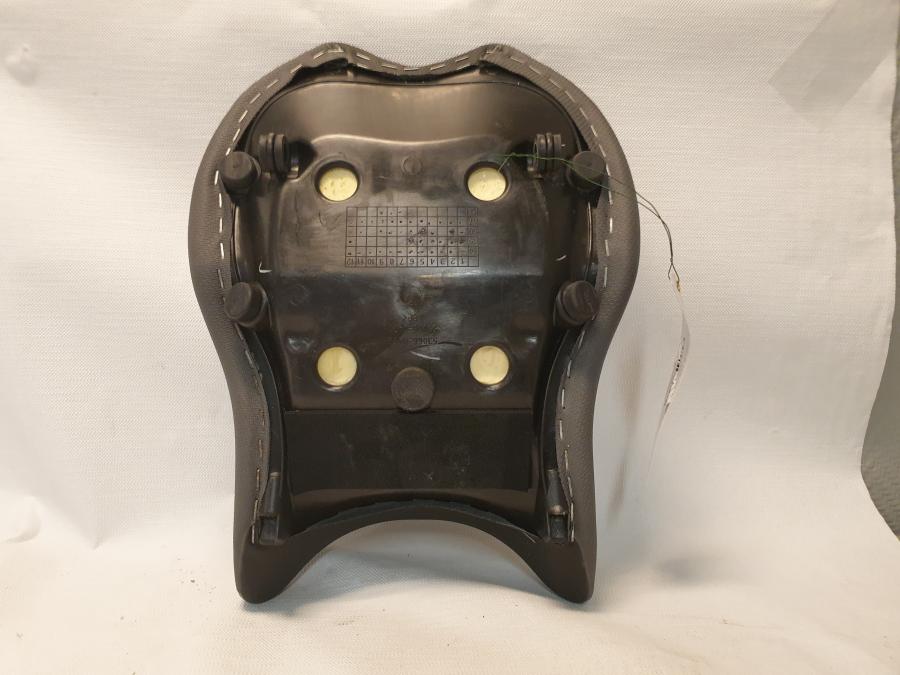 Baksidan på Sadel från en Kawasaki Z 125 -2019 motorcykel.