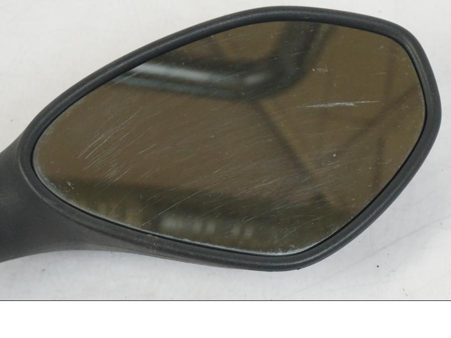 Baksidan på Backspegel från en BMW F 800 GS -2008 motorcykel.