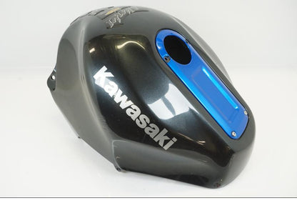 Vänster sida på Bensintankskåpa från en Kawasaki ZX-12R -2000 motorcykel.