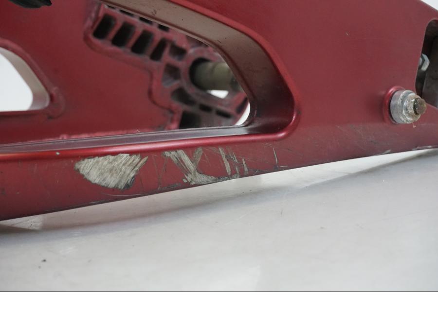 Snett nerifrån på Sving från en Yamaha YZF 1000 R1 -2009 motorcykel.