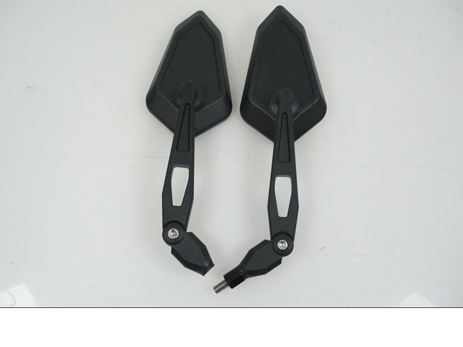 Baksidan på Backspegel från en Universal Universal -2024 moped.