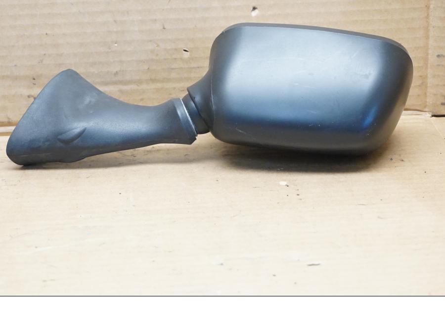 Framsidan på Backspegel från en Suzuki GSX 1300 R -2001 motorcykel.