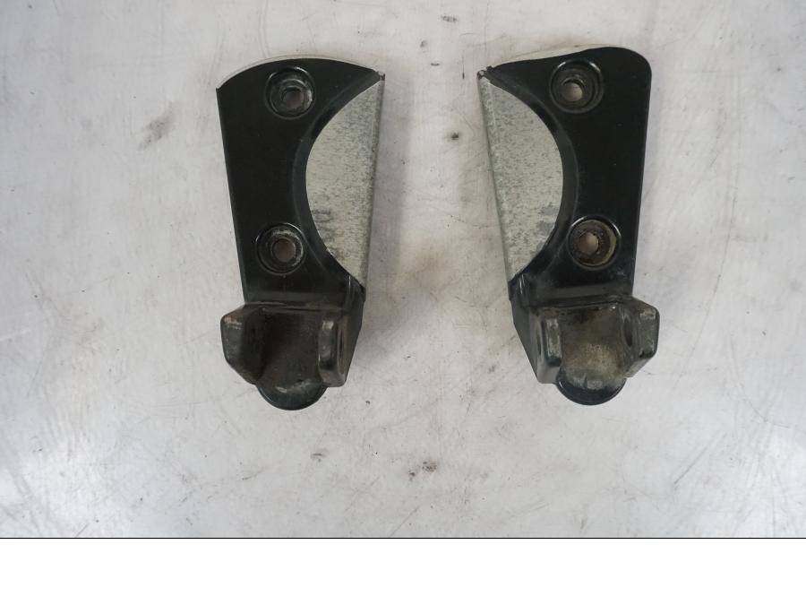 Framsidan på Fotpinnefäste från en BMW R 1150 GS -2002 motorcykel.