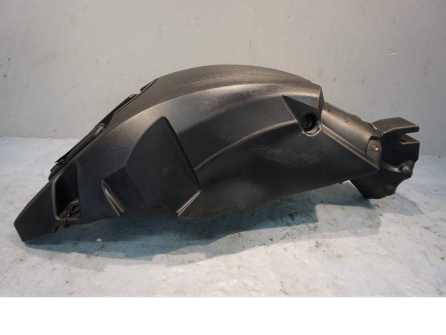 Baksidan på Bensintank från en Ducati Diavel -2015 motorcykel.