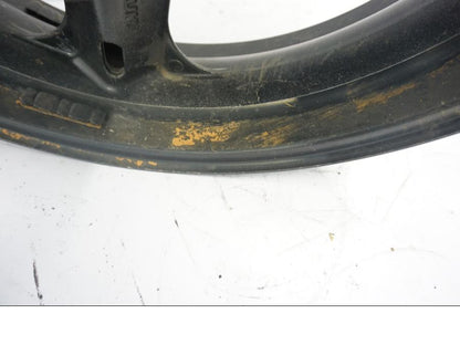 Snett uppifrån på Fälg från en Suzuki DL 1000 -2003 motorcykel.