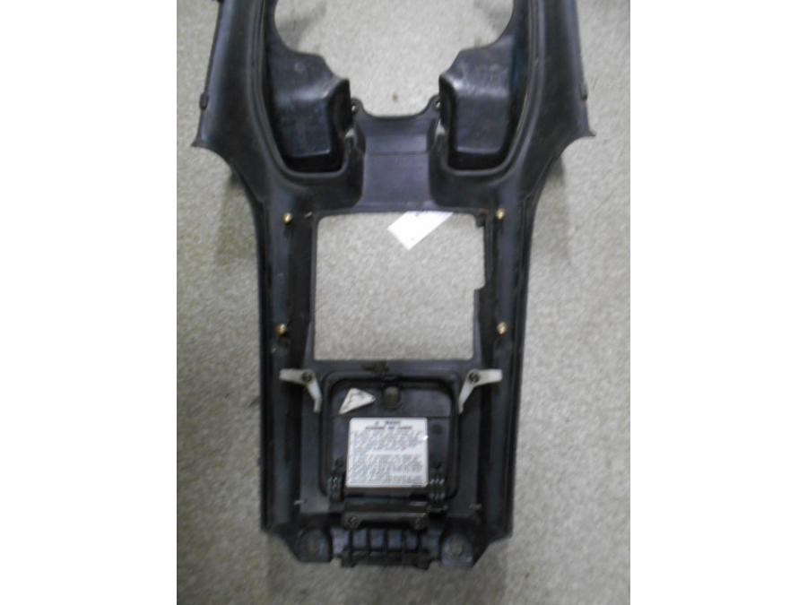 Vänster sida på Bensintankskåpa från en Honda GL 1500 -1998 motorcykel.