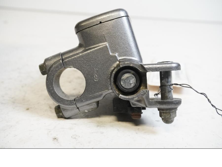 Baksidan på Bromshuvudcylinder från en Honda VFR 750 -1988 motorcykel.