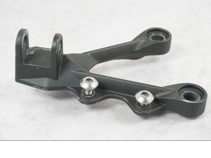 Baksidan på Fotpinnefäste från en Kawasaki ZX-6R -2011 motorcykel.