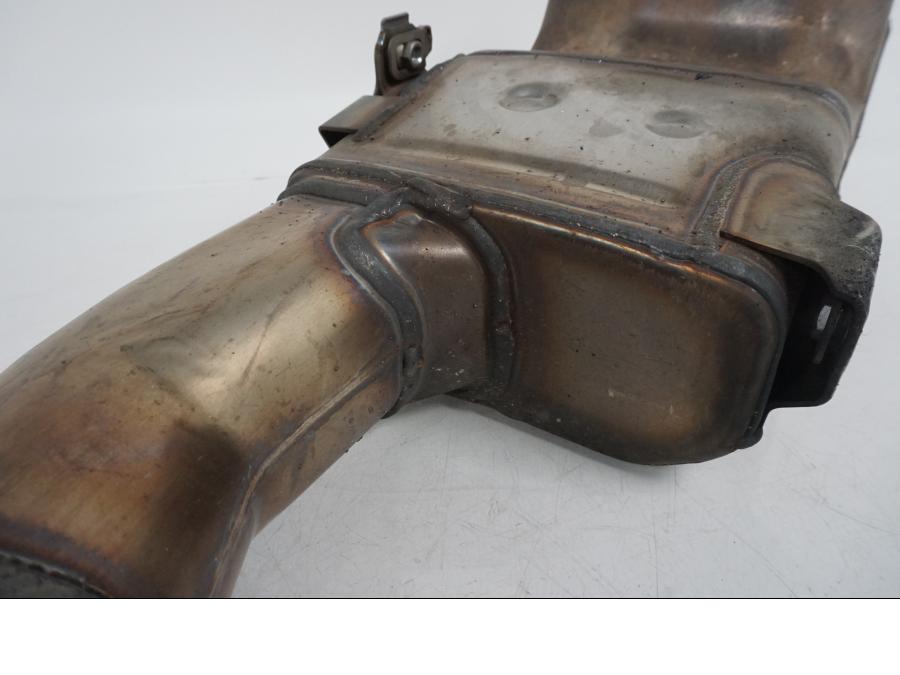 Höger sida på Avgassystem från en Yamaha MT-09 Tracer -2021 motorcykel.