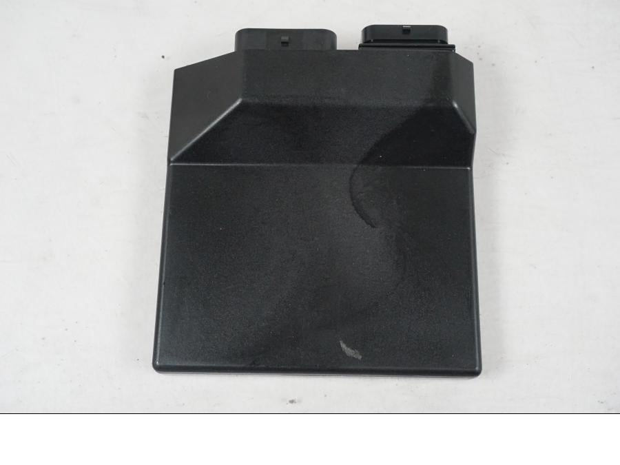 Vänster sida på <p>Låssats från Yamaha MT-09 Tracer ABS 2016.</p>

<p>Tändningslås, antenn, cdi/ecu (2SC-8591A-00), tanklock, sadellås, 1st röd nyckel och 2st svarta nycklar</p> motorcykel.