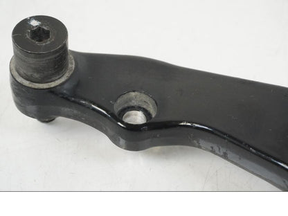 Höger sida på Bromsoksfäste från en Suzuki VS 1400 -1999 motorcykel.