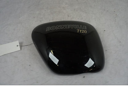 Framsidan på Sidopanel från en Triumph Bonneville T120 -2021 motorcykel.