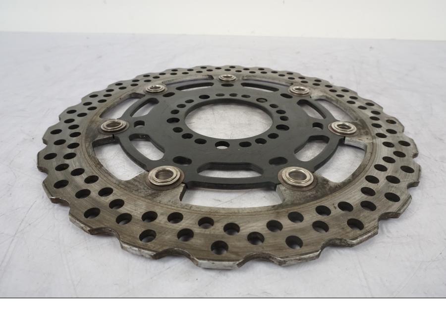 Baksidan på Bromsskiva från en Kawasaki Z 800 -2014 motorcykel.