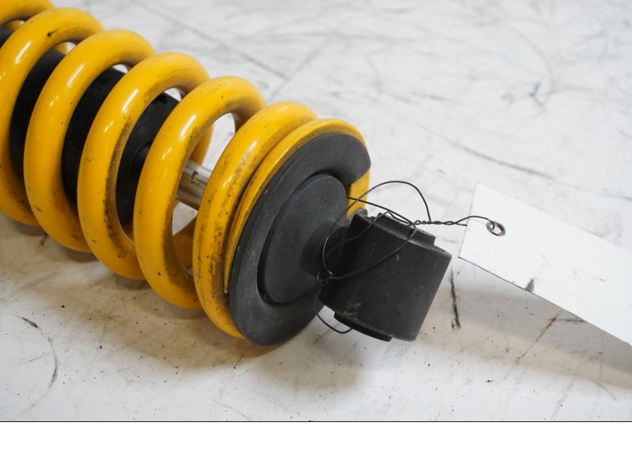 Baksidan på Stötdämpare från en Yamaha YZF-R 125 -2009 motorcykel.