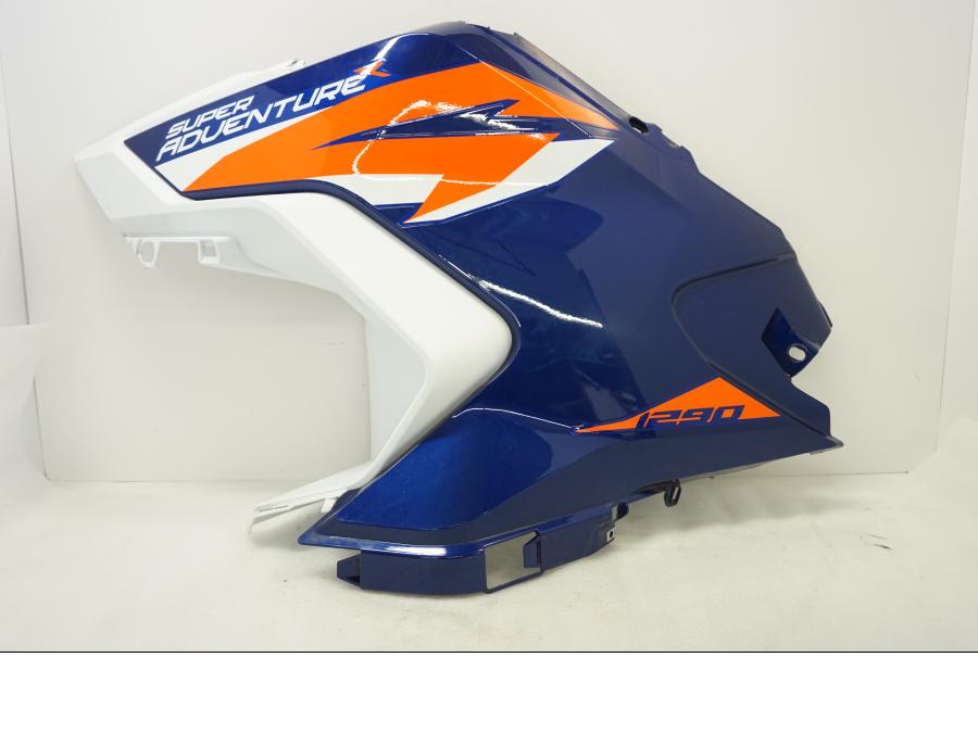 Framsidan på Sidkåpa från en KTM 1290 Super Adventure R -2021 motorcykel.