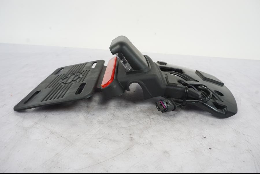 Baksidan på Skylthållare från en H-D Softail Sport Glide FLSB -2022 motorcykel.