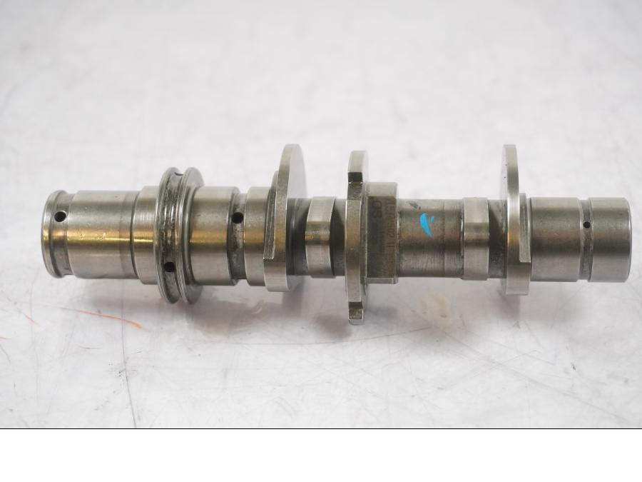 Höger sida på Kamaxel från en Ducati Multistrada 1260 -2020 motorcykel.