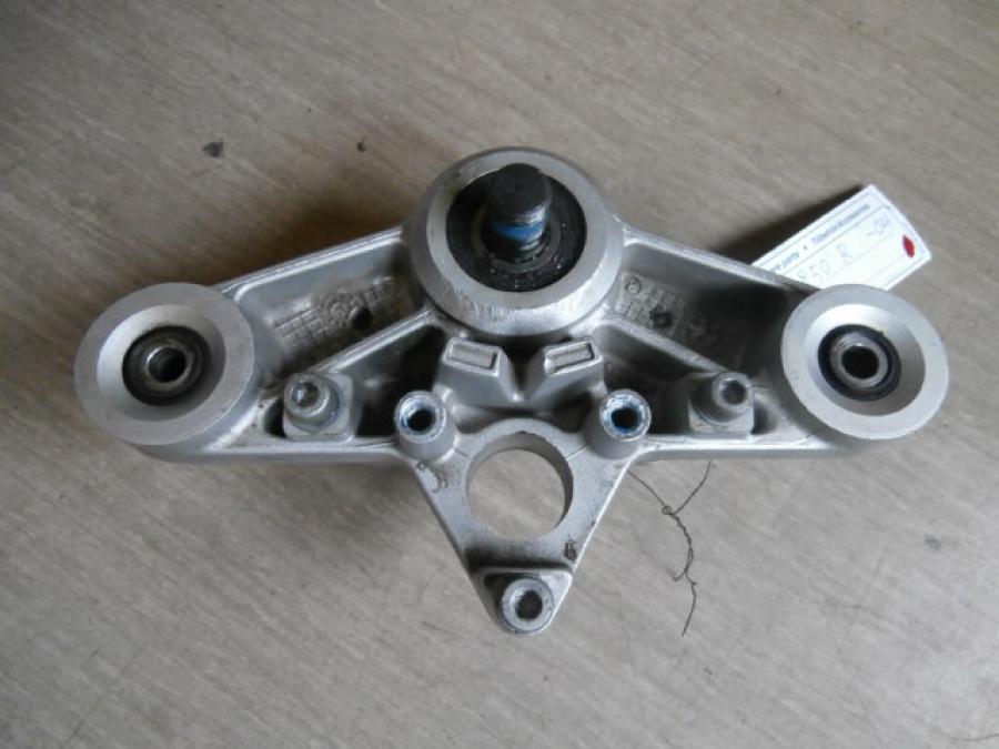 Baksidan på Gaffelkrona från en BMW R 850 R -2004 motorcykel.