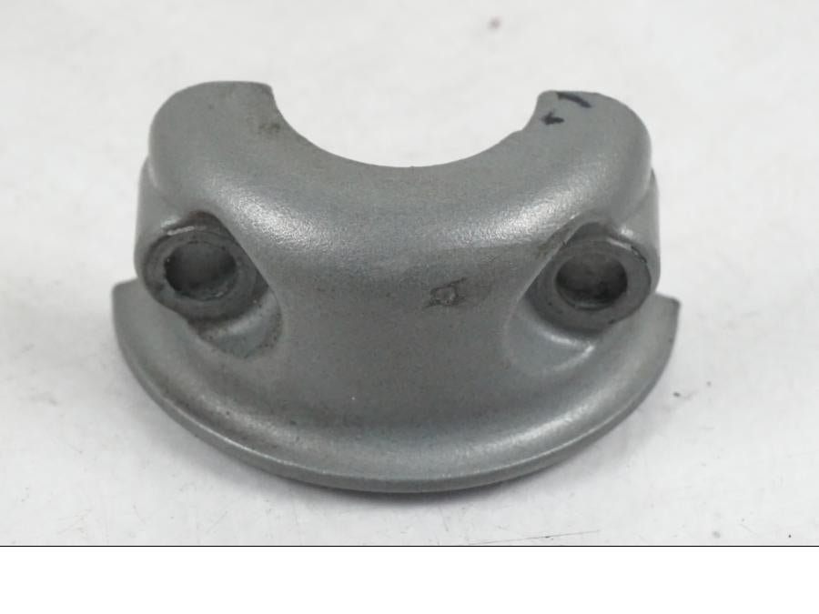 Framsidan på Bromshuvudcylinder från en H-D Softail FXCW Rocker -2008 motorcykel.