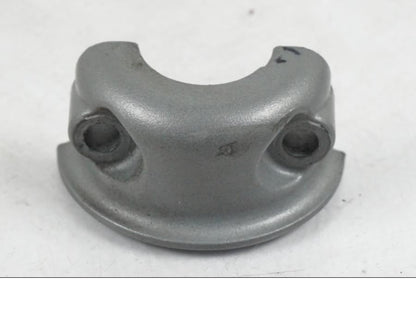 Framsidan på Bromshuvudcylinder från en H-D Softail FXCW Rocker -2008 motorcykel.