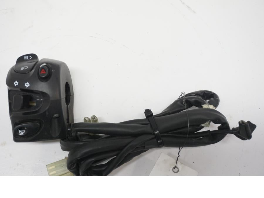 Framsidan på Styrelreglage från en Yamaha FZ1-SA -2007 motorcykel.