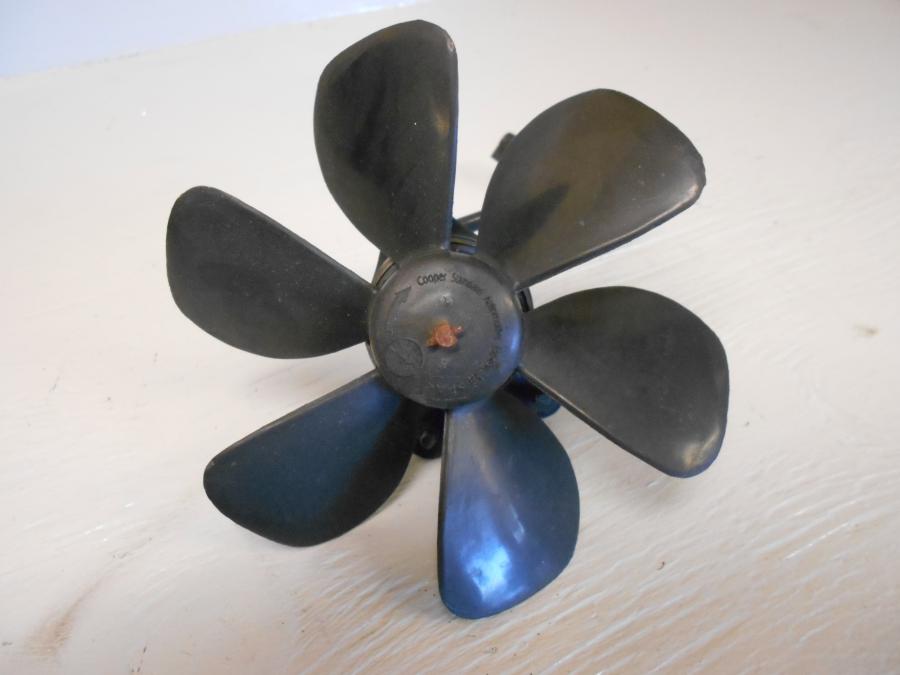 Framsidan på Vattenkylfläkt från en BMW K 1200 LT -2007 motorcykel.