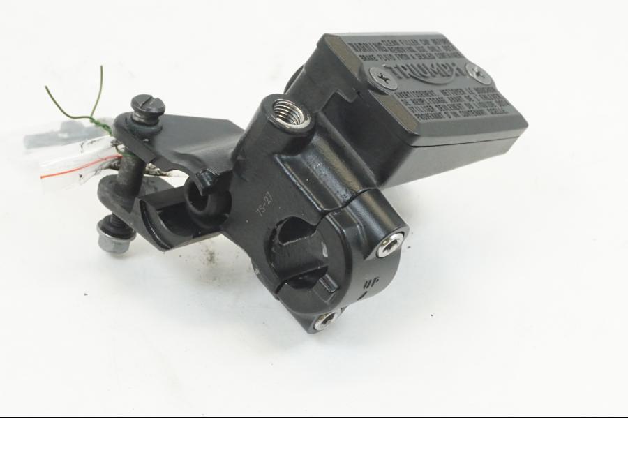 Framsidan på Kopplingshuvudcylinder från en Triumph Tiger 1200 -2018 motorcykel.