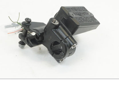 Framsidan på Kopplingshuvudcylinder från en Triumph Tiger 1200 -2018 motorcykel.